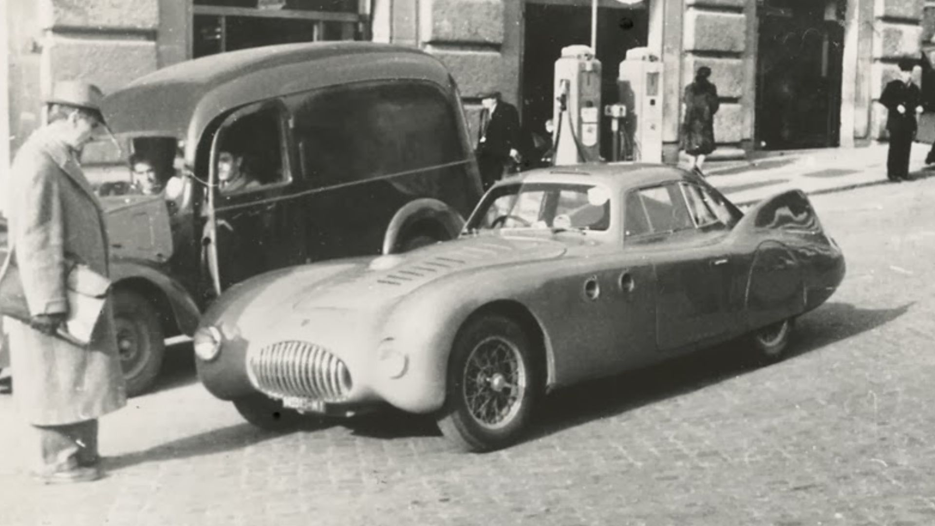File:1946 Cisitalia 202 MM Aerodinamico Coupe street.jpg