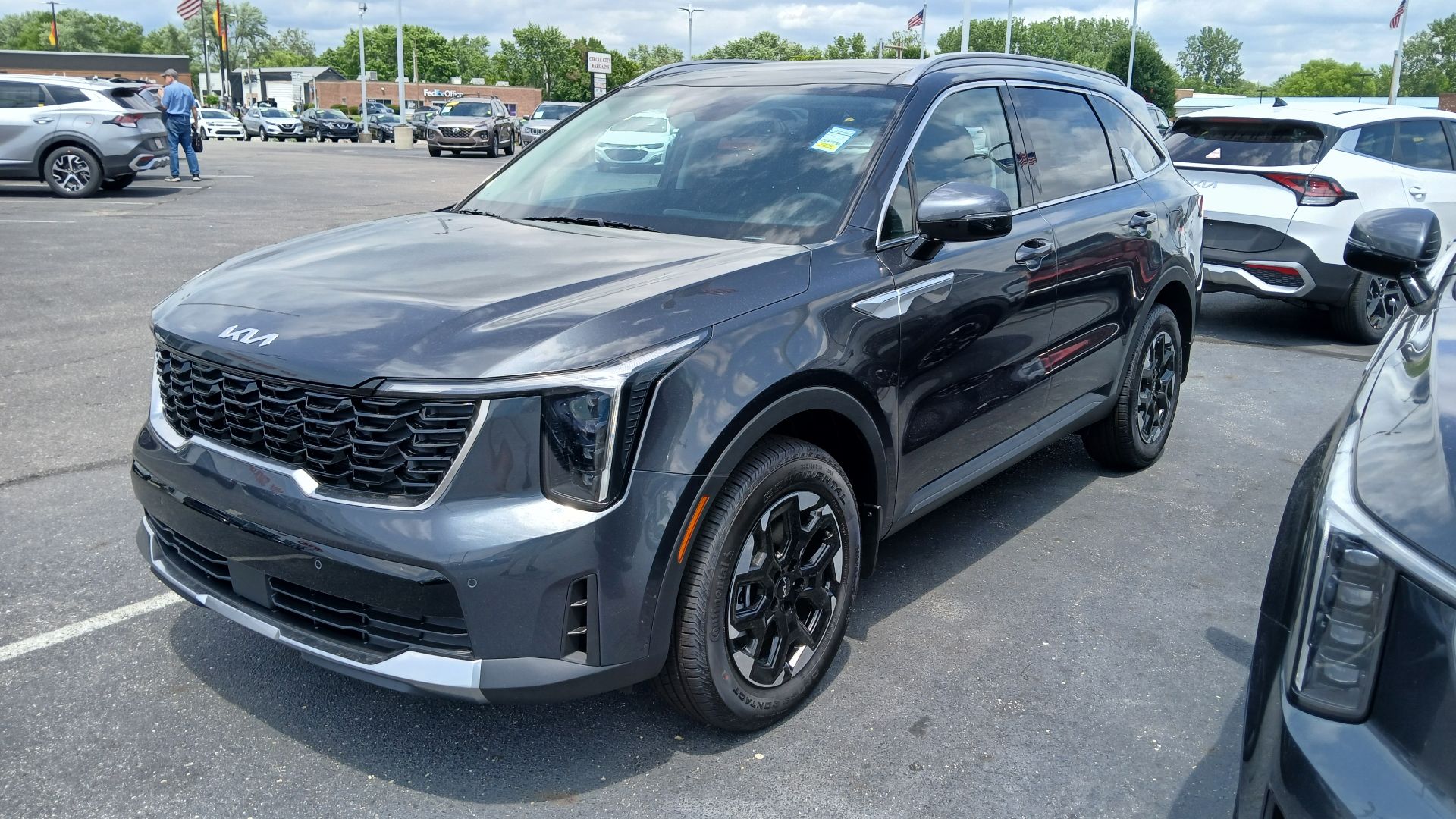 File:2024 Kia Sorento front view.jpg