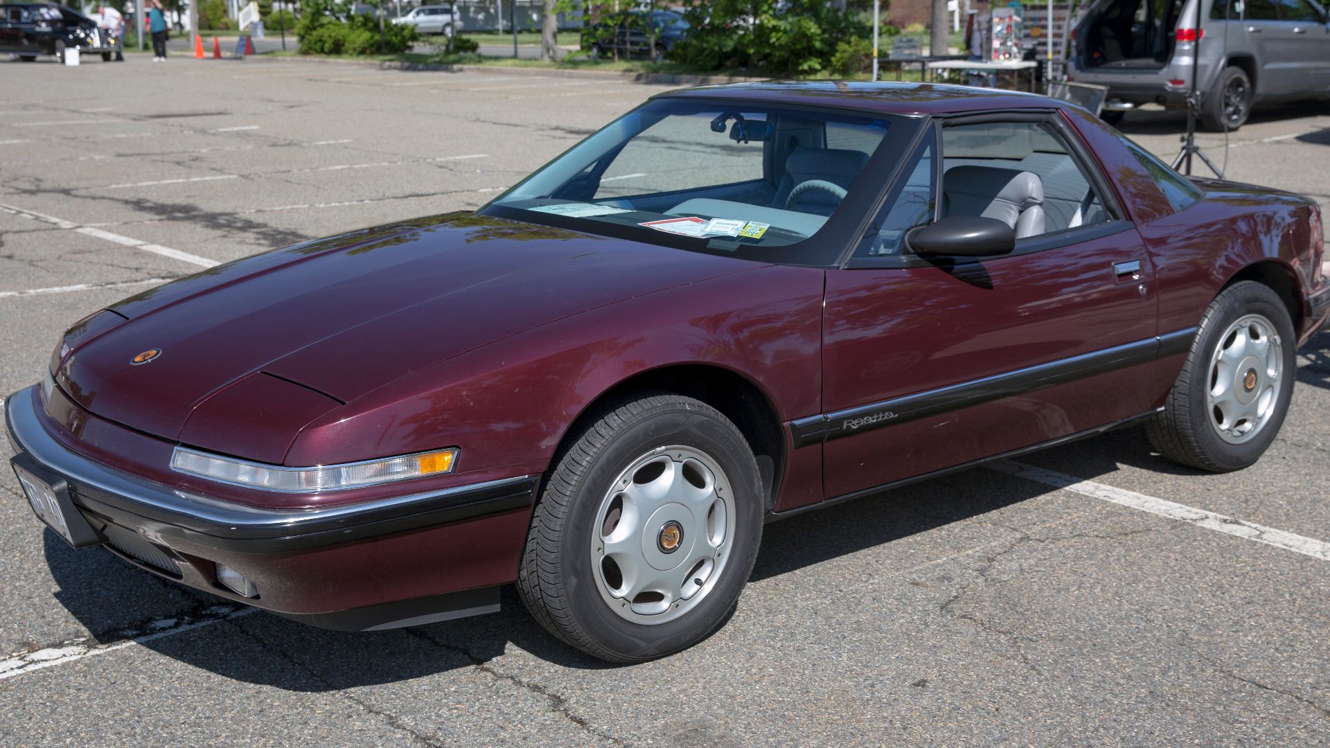File:1991 Buick Reatta coupé, Claret Red Metallic, front left.jpg