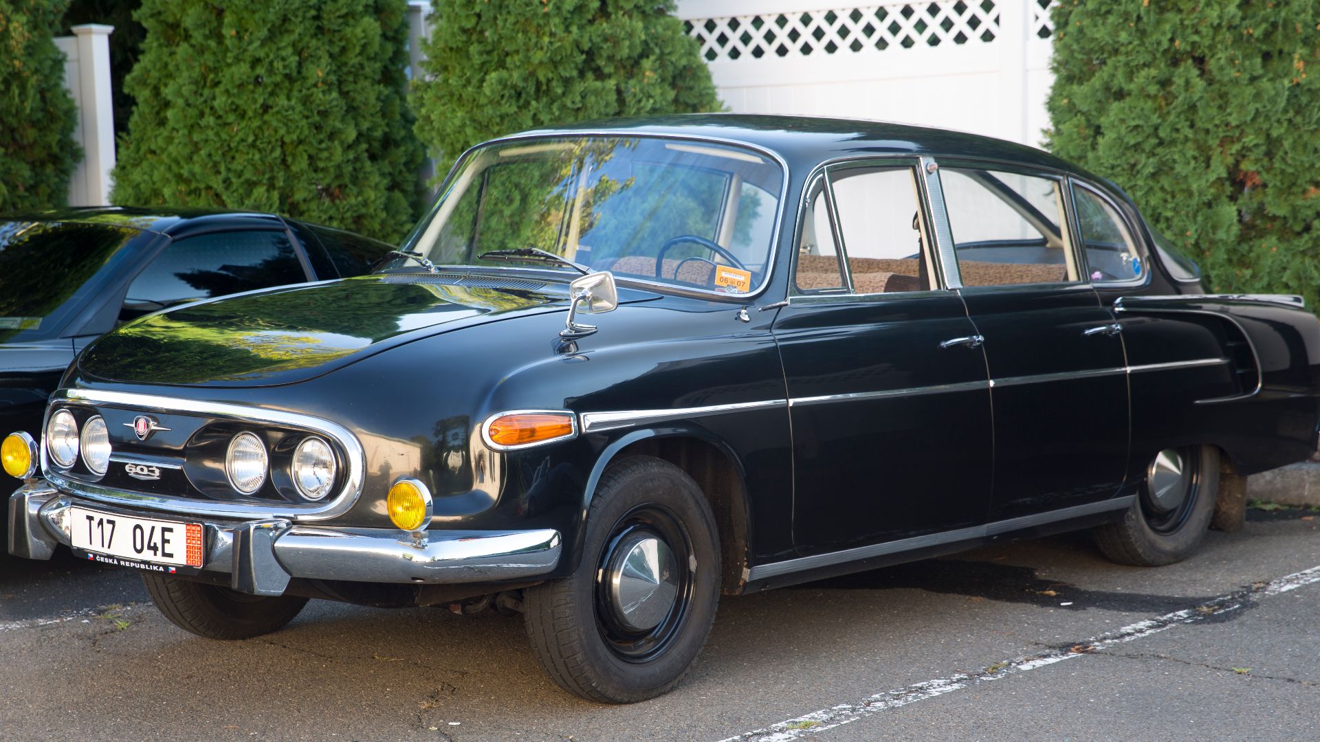 File:1974 Tatra T603 in Black, front left (New Canaan).jpg