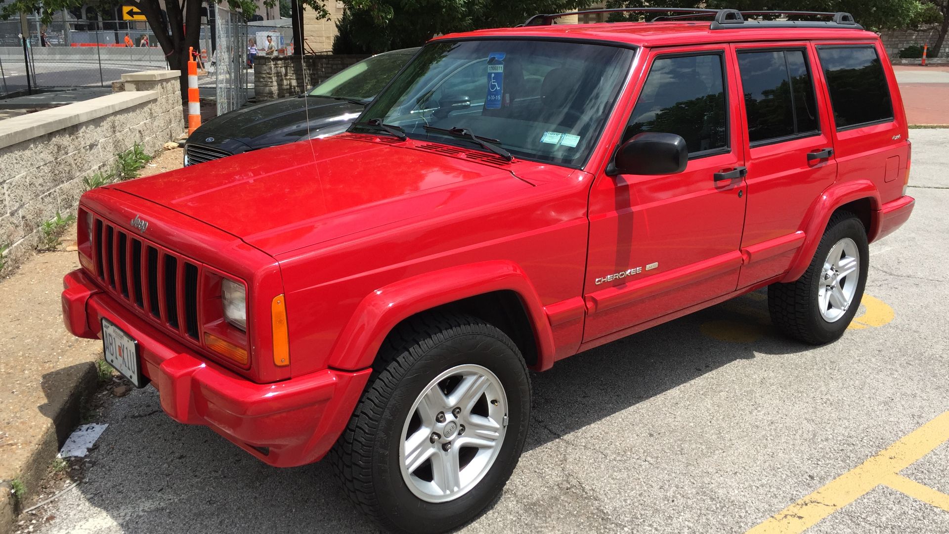 File:Jeep Cherokee (XJ) Limited red Gateway Arch 2.jpg