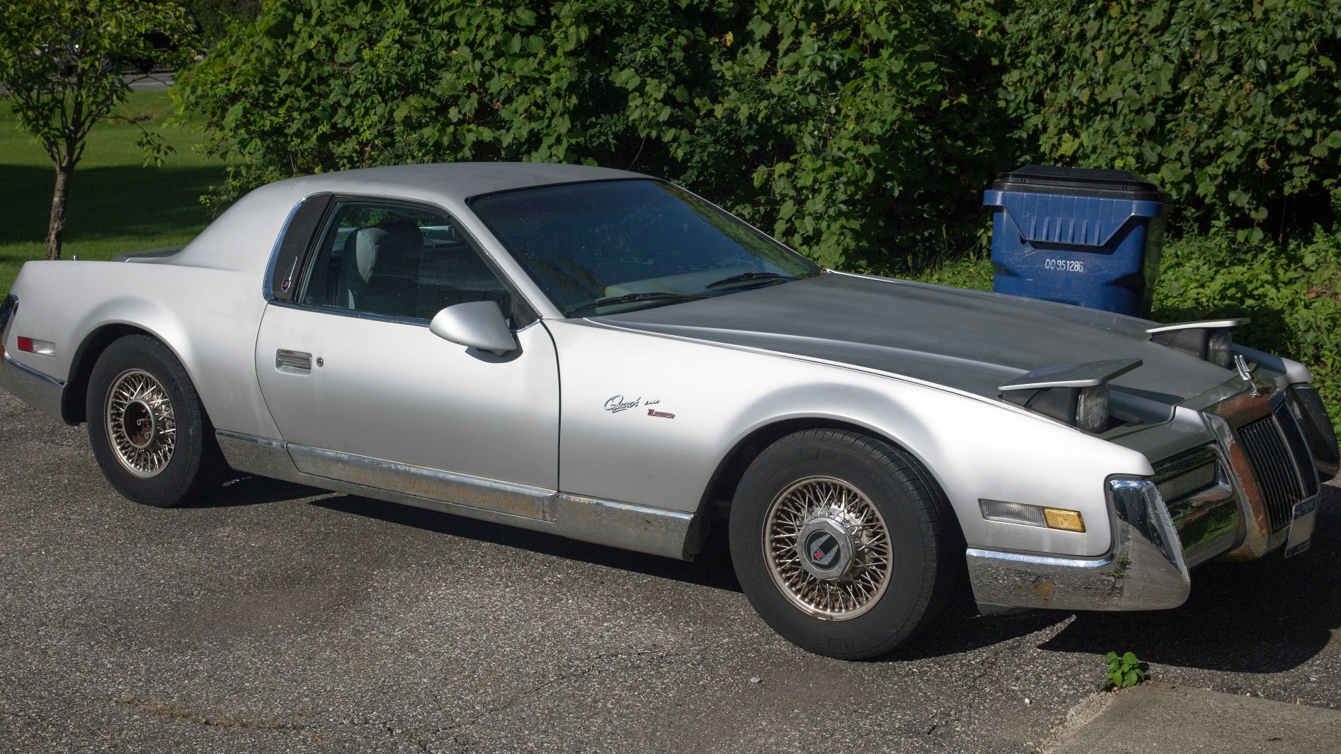 File:1986 Zimmer Quicksilver in silver, front right.jpg