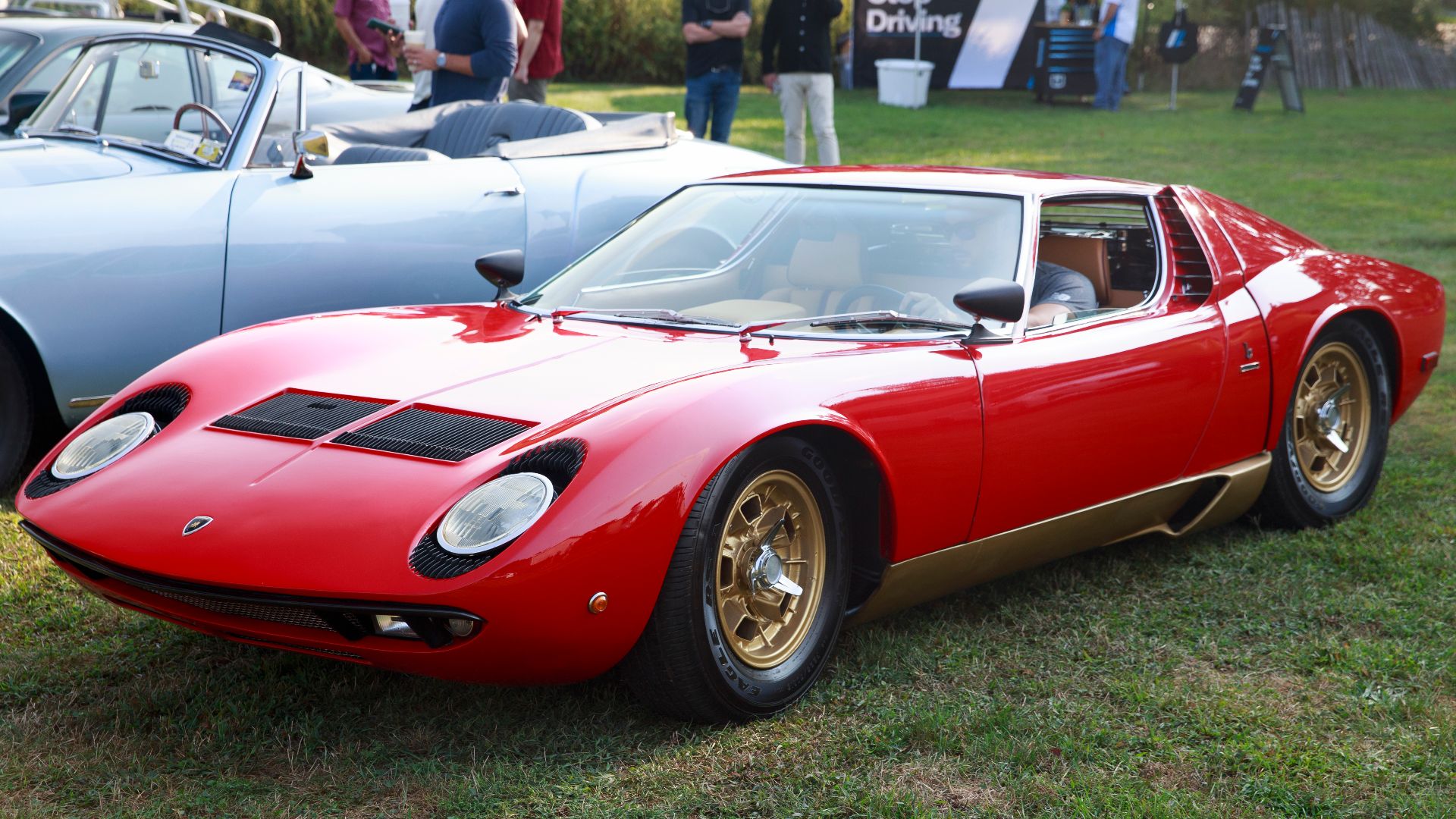 File:Lamborghini Miura P400 S in Red over Gold, front left.jpg