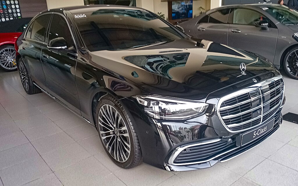 2024 Mercedes-Benz V223 S450 4Matic In Onyx Black, Front Right