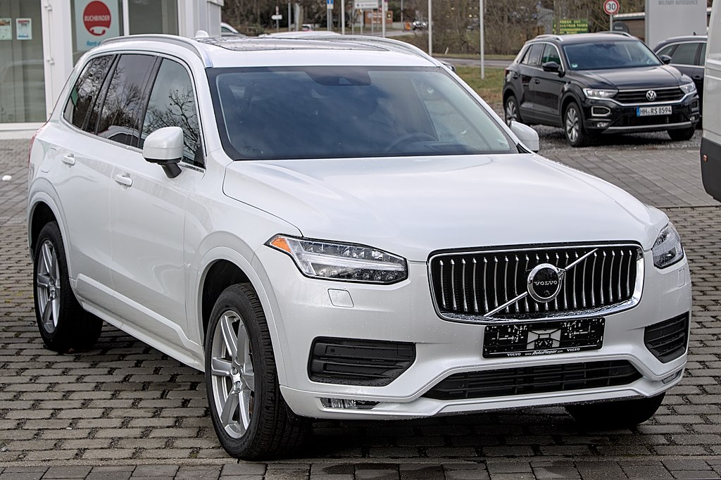 White colored Volvo XC90
