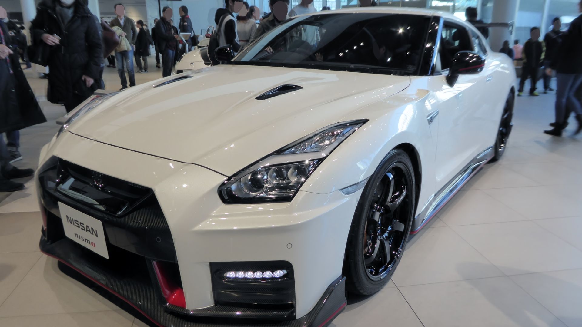 File:The frontview of Nissan GT-R NISMO N Attack Package (DBA-R35) at Nissan Global Headquarters Gallery.jpg
