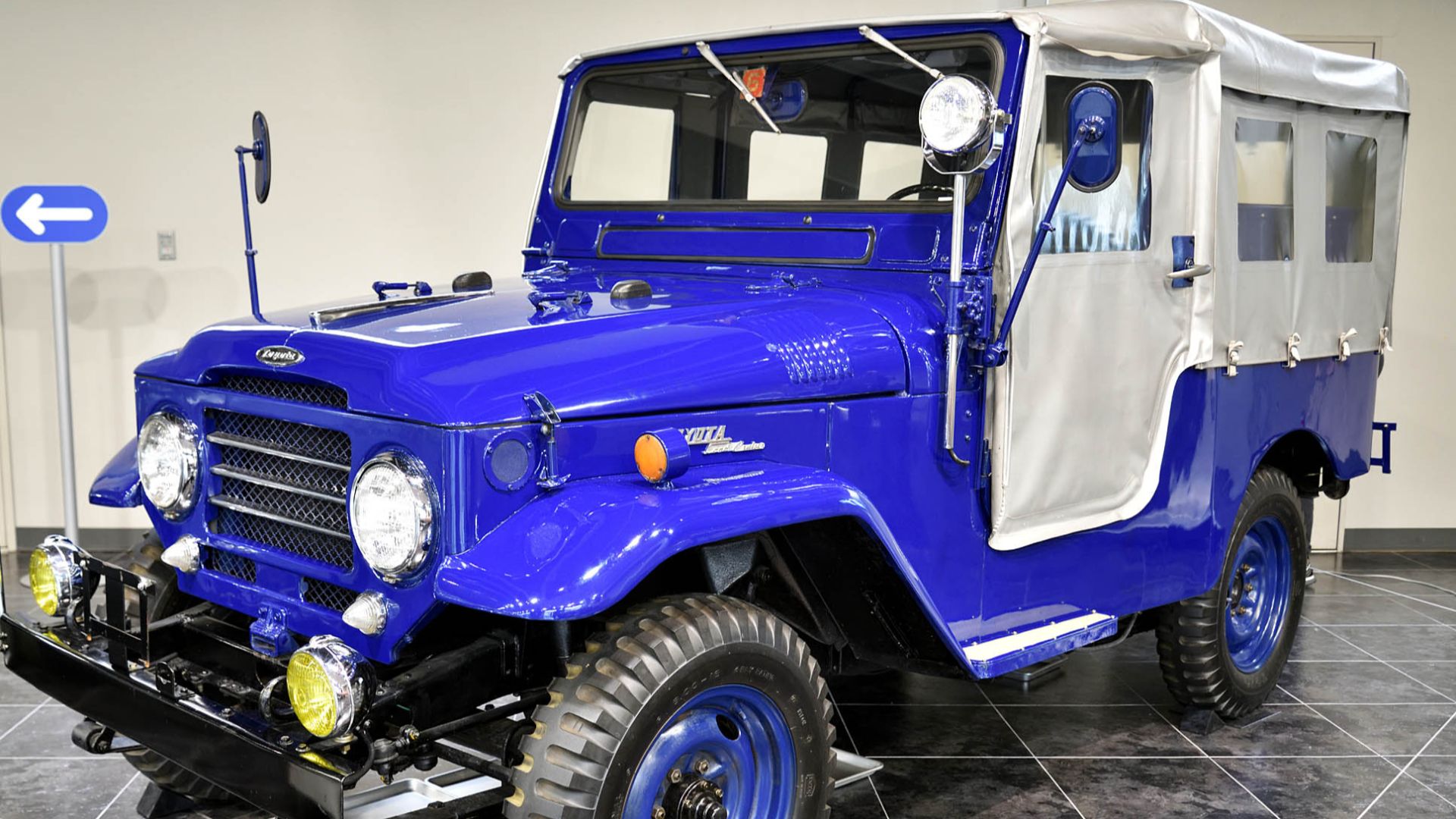 File:Toyota Landcruiser model FJ25L.jpg