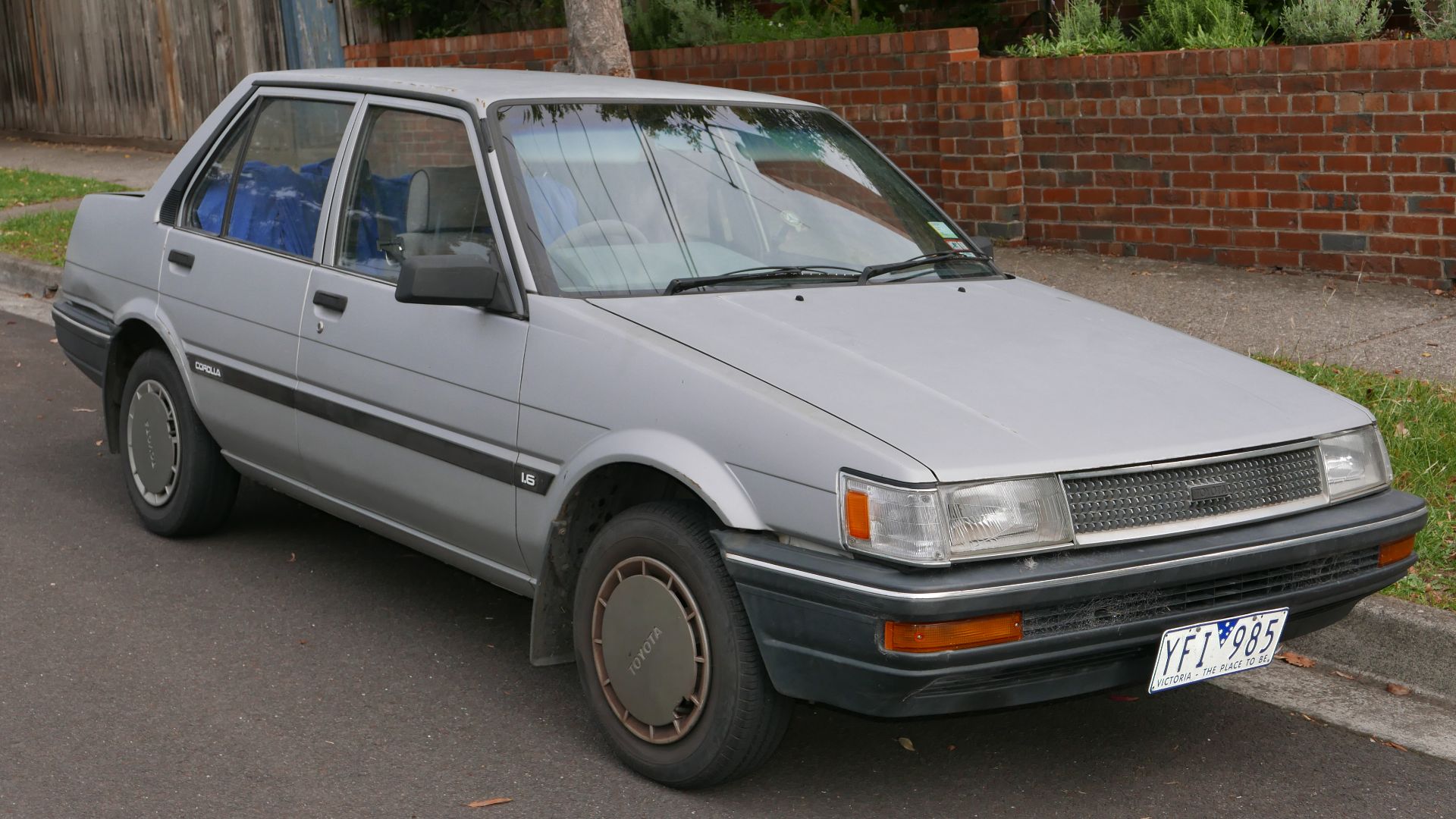 File:1987 Toyota Corolla (AE82) CS sedan (2015-11-11) 01.jpg