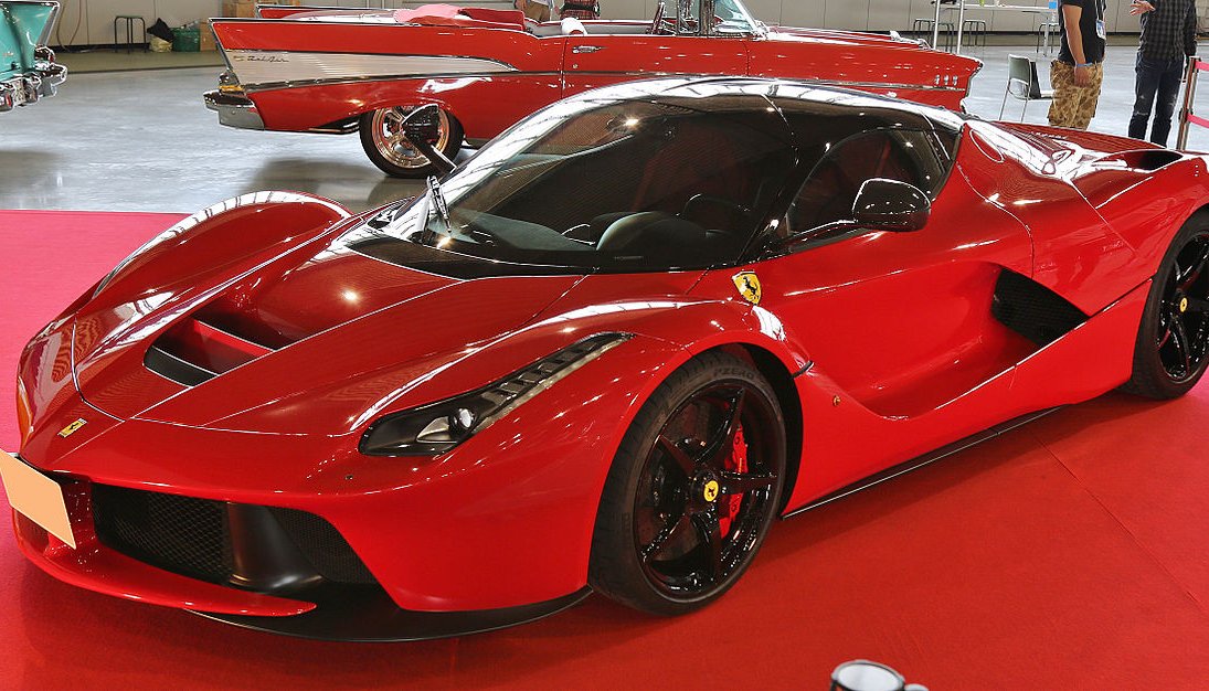 Side view of Ferrari LaFerrari