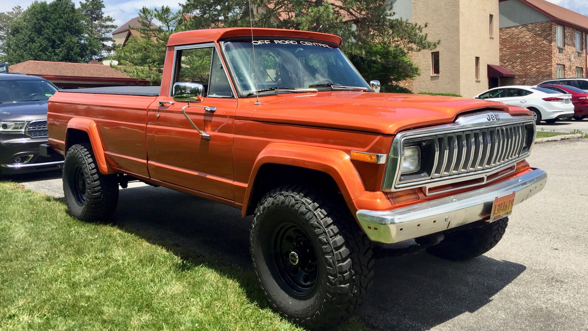 File:1979 Jeep J-20 pickup truck at 2017 AMO meet in Gettysburg PA.jpg