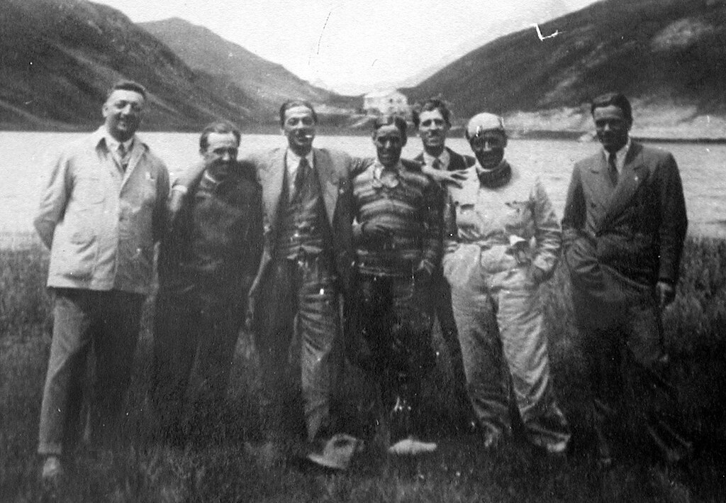 The racecar drivers Enzo Ferrari (1st from left), Tazio Nuvolari (4th) and Achille Varzi (6th) of Alfa Romeo with Prospero Gianferrari (3rd) at Colle Maddalena (1930 or 1931).