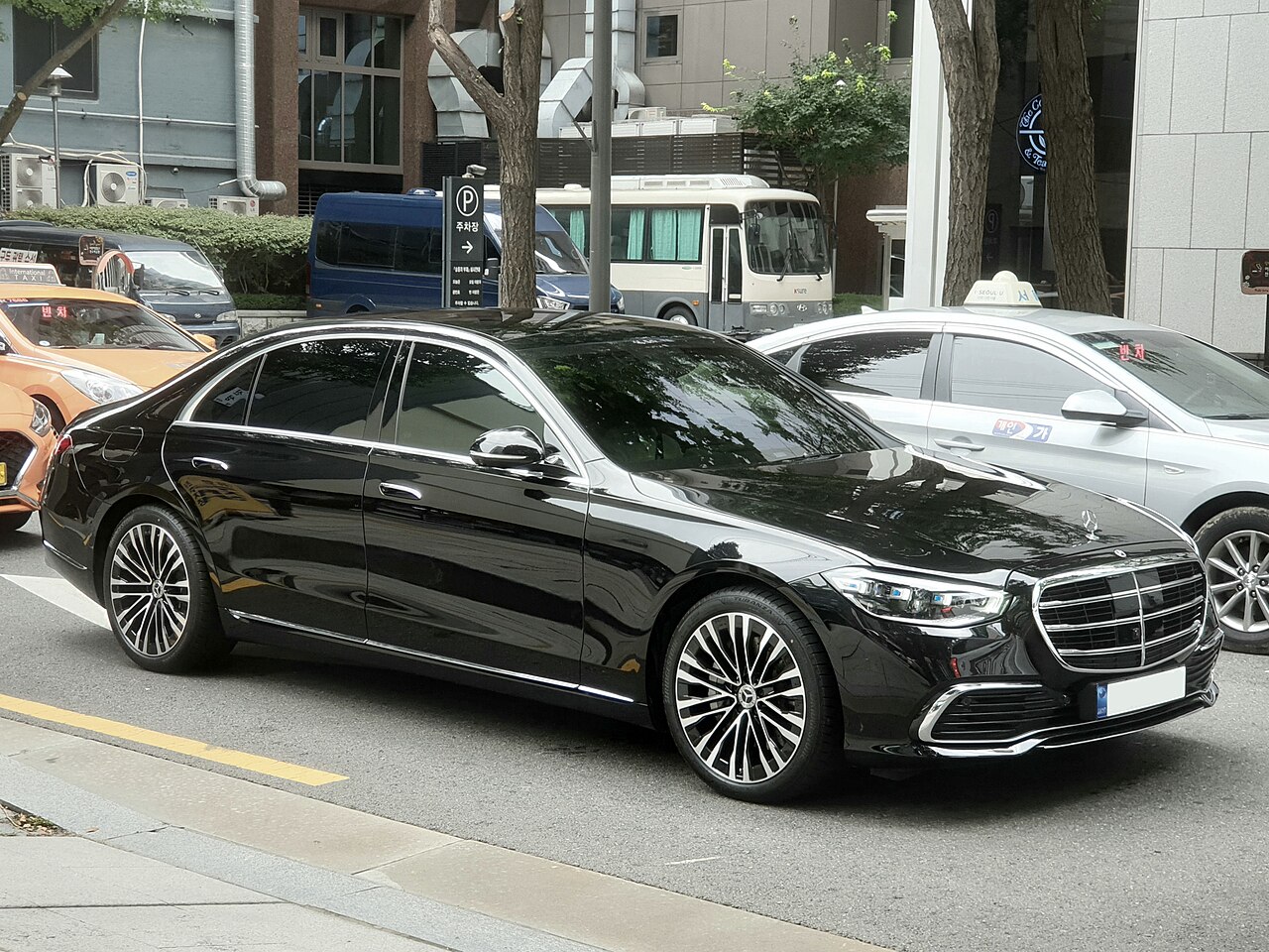 Black Mercedes-Benz S580 W223 sedan