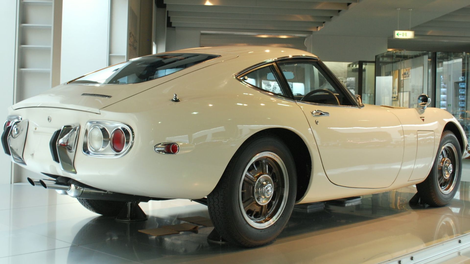 File:1967 Toyota 2000GT 02.jpg