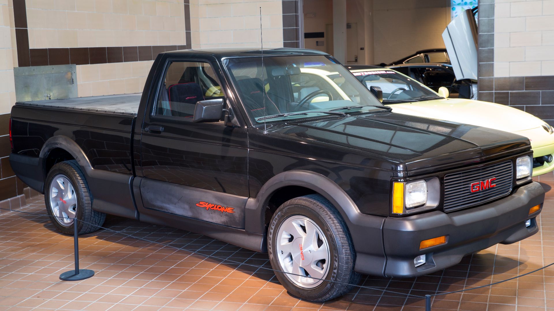 File:1991 GMC Syclone in Black, front right (Saratoga).jpg