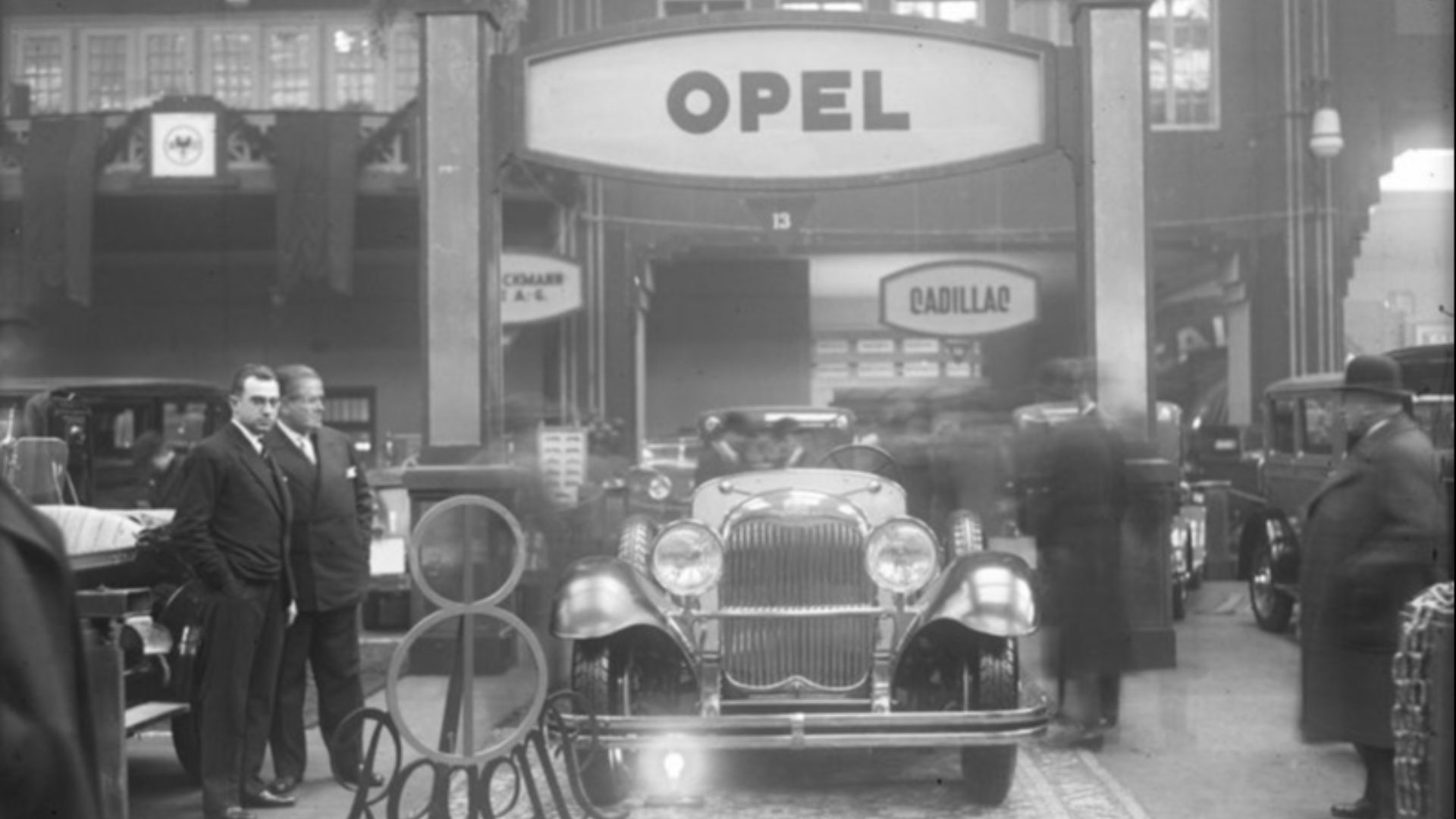 File:Bundesarchiv Bild 102-06825, Berlin, Internationale Automobilausstellung.jpg