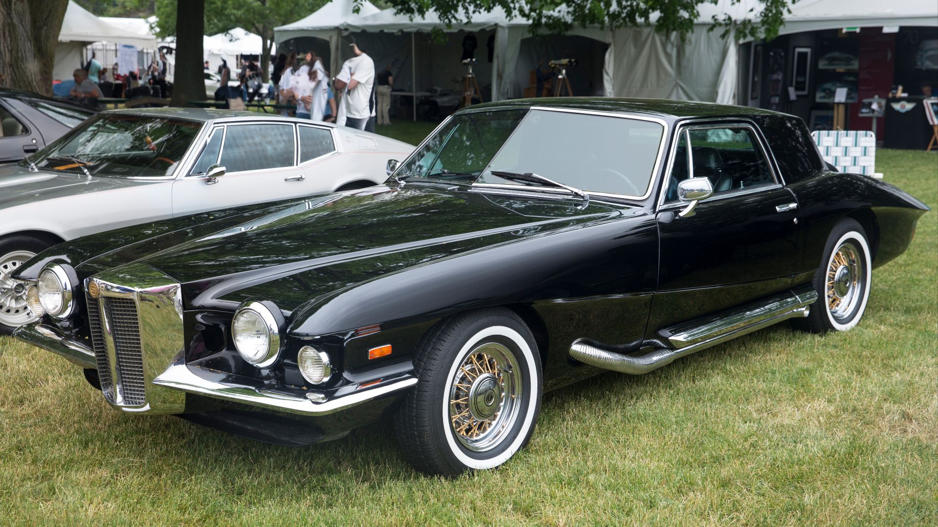 File:1971 Stutz Blackhawk Series I in Masons Black, front left.jpg