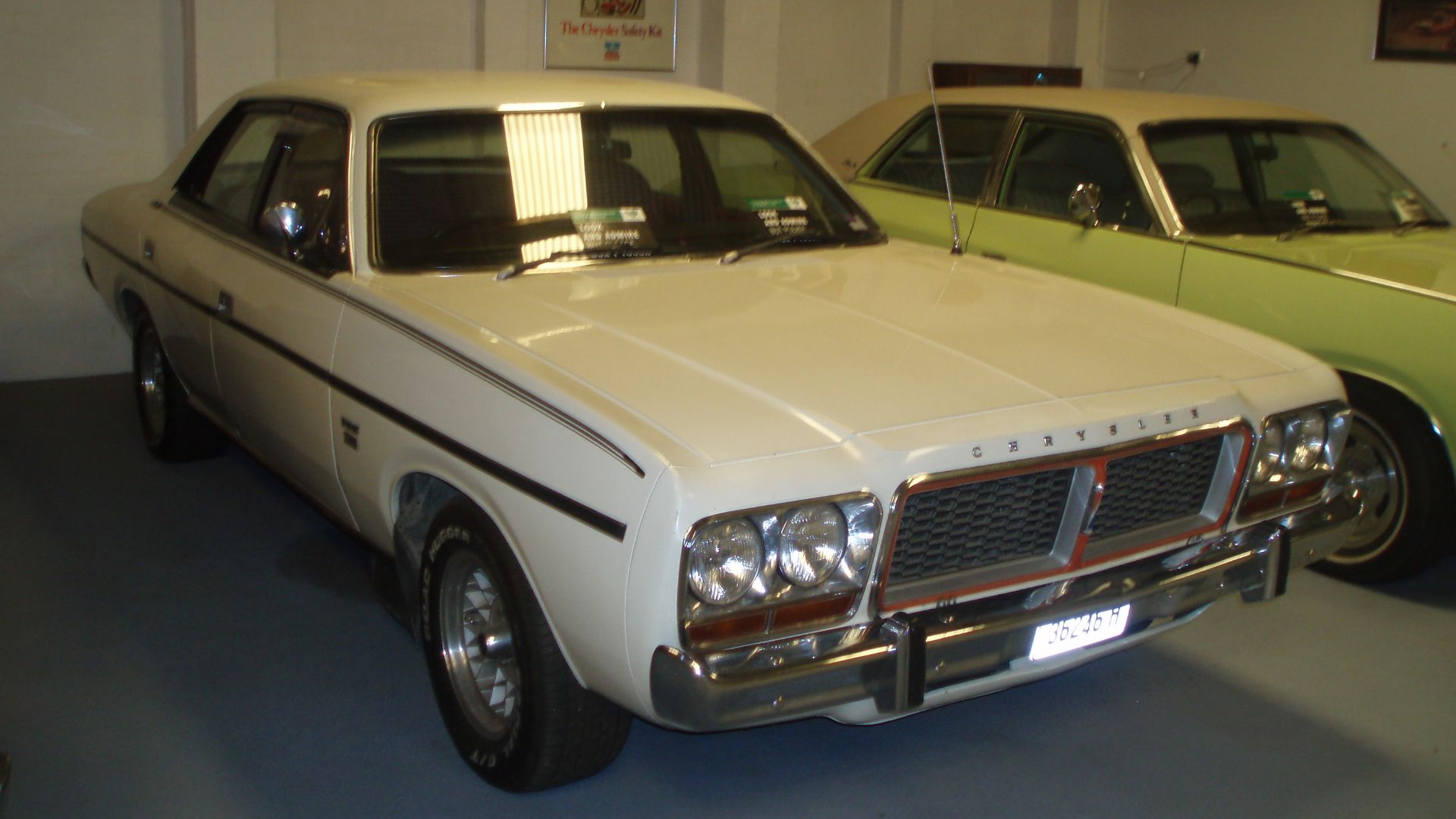 File:1978 Chrysler CM Valiant GLX (5041518776).jpg