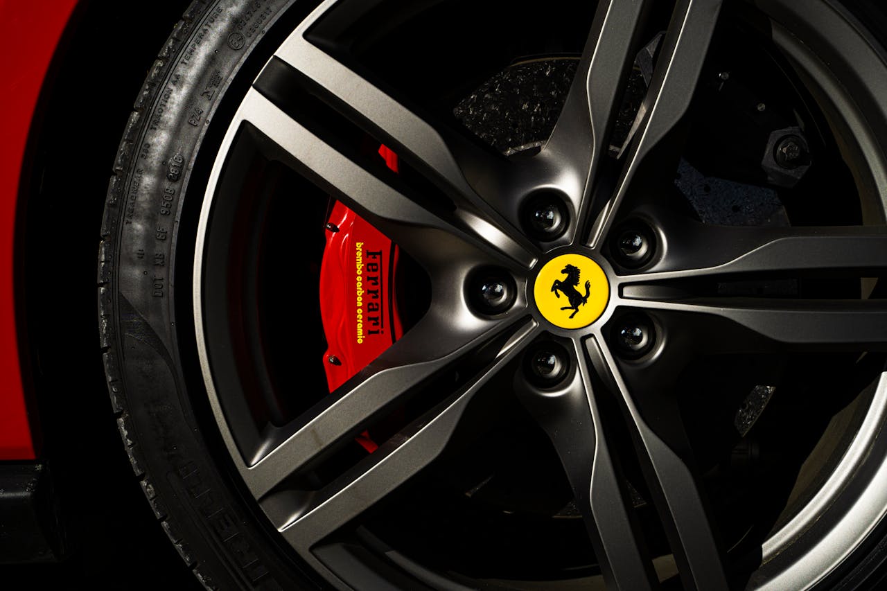  Ferrari logo on rims