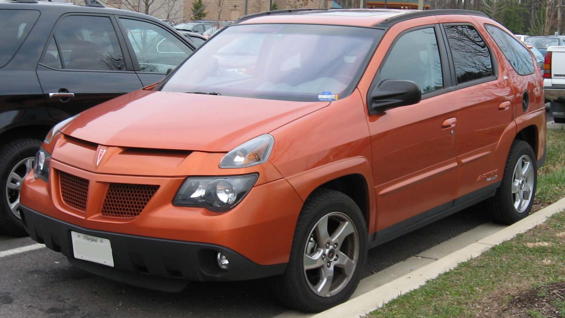 File:02-05 Pontiac Aztek.jpg