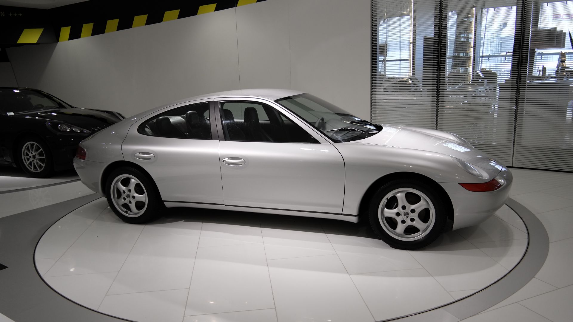 File:Porsche 989 Prototyp Seitenansicht.jpg