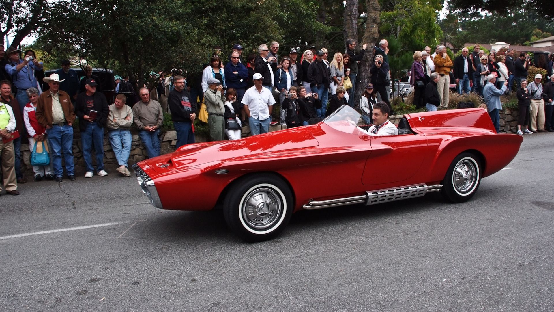 File:Plymouth 1960 XNR Ghia Roadster on Pebble Beach Tour d'Elegance 2011 - Moto@Club4AG.jpg