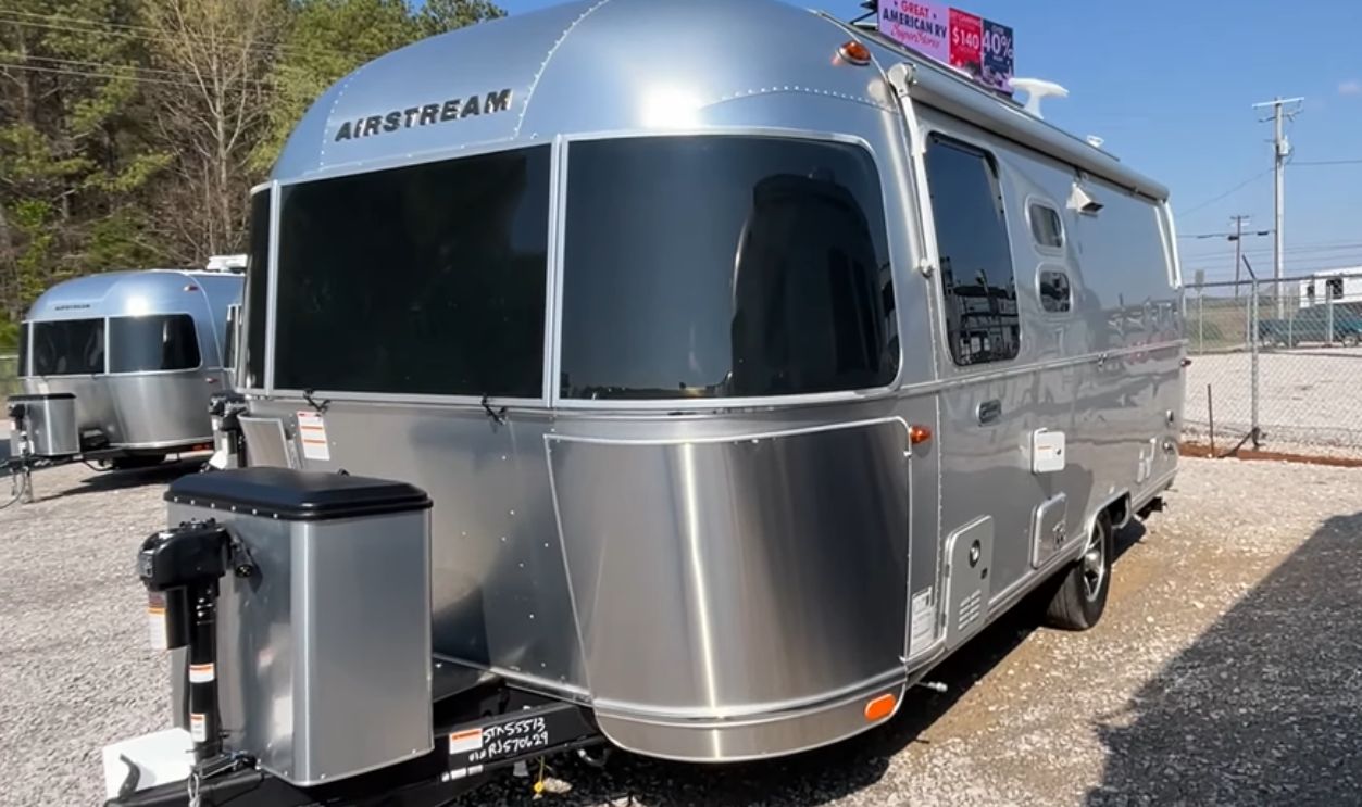Airstream Caravel