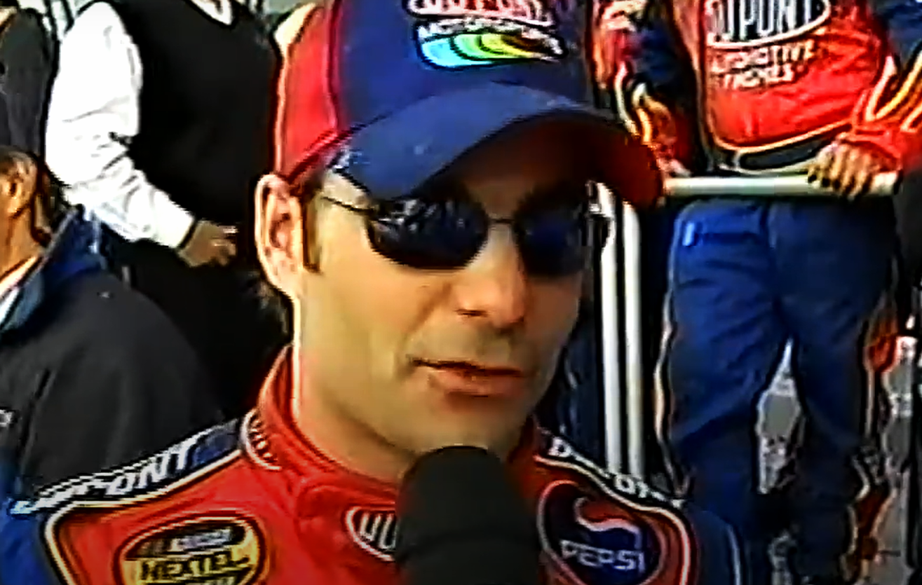 Screenshot of the You Tube video  Jeff Gordon Career Win #70 2005 Daytona 500