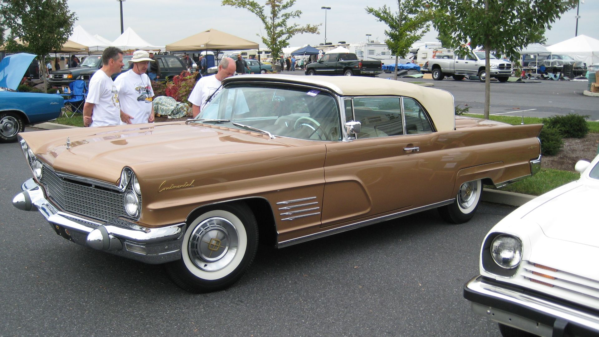 File:1960 Lincoln Continental.jpg