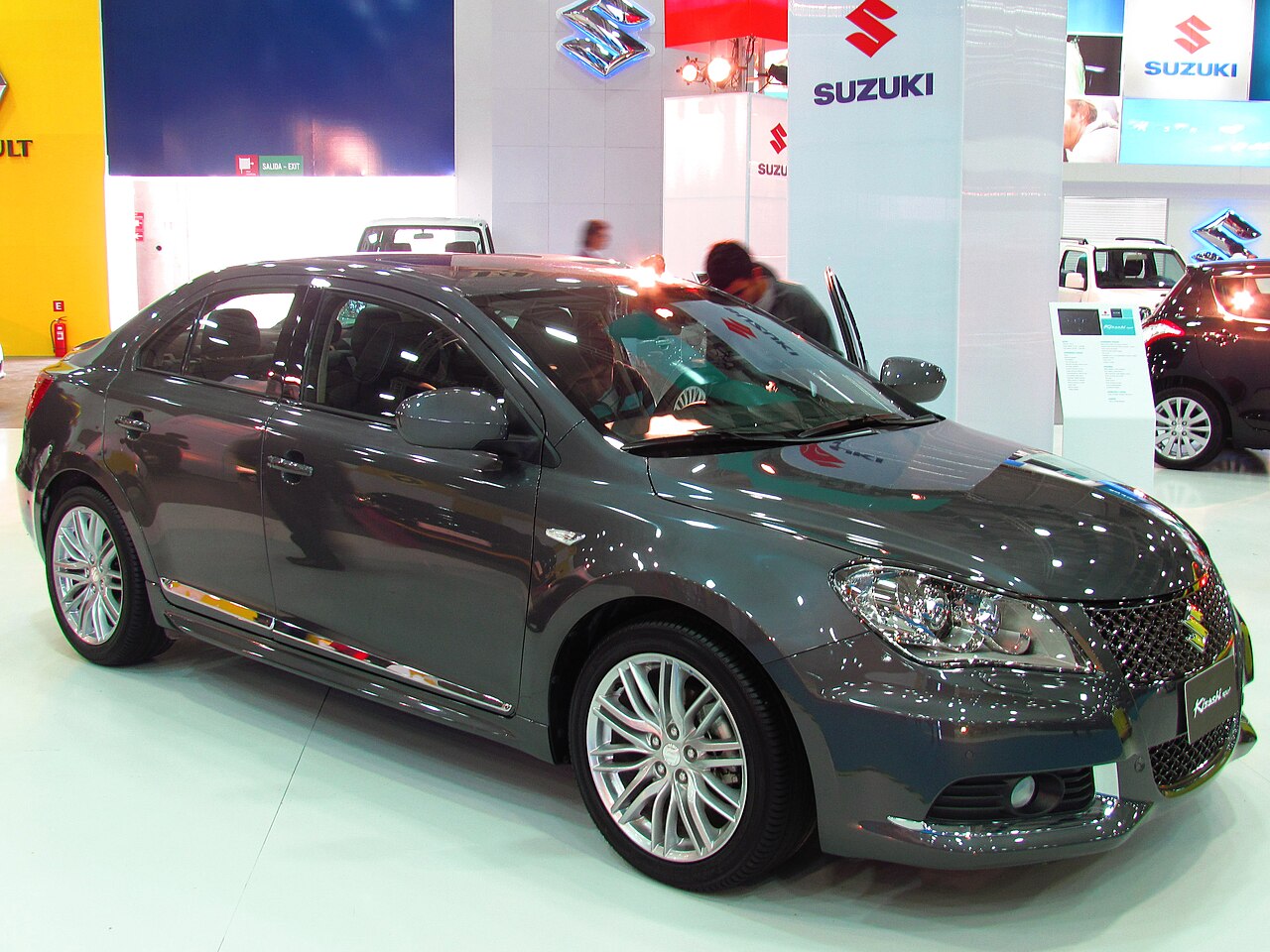 Side view of Suzuki Kizashi 2.4 Sport