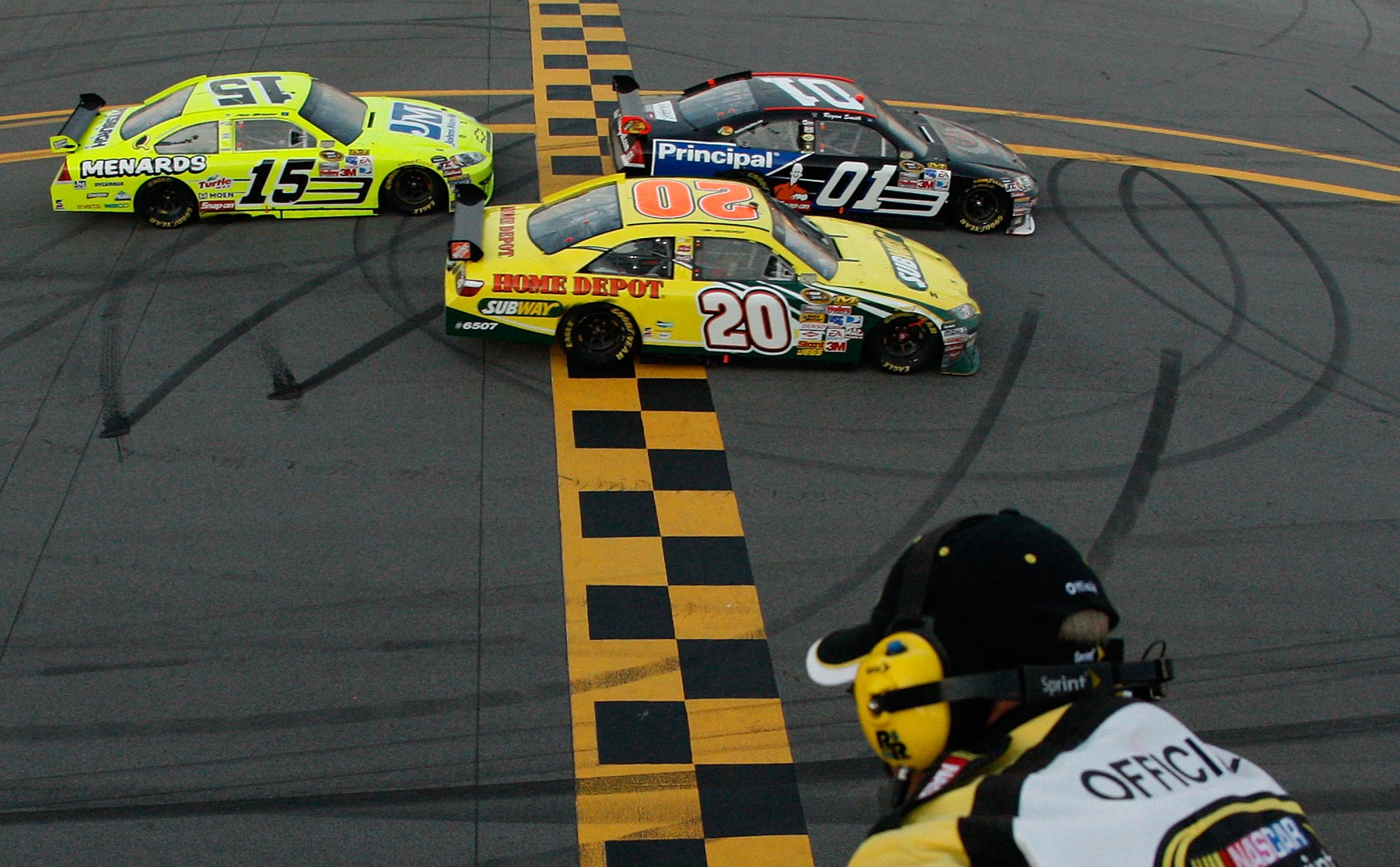 Regan Smith, Chevrolet crosses the finishline with Tony Stewart