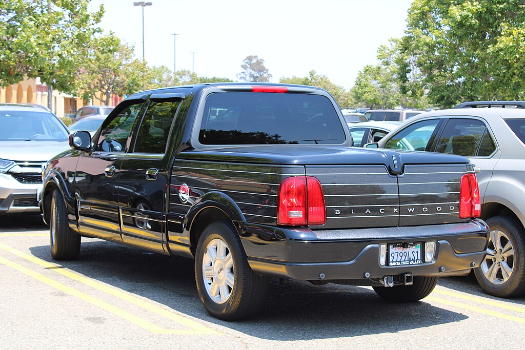 Lincoln Blackwood rear side.