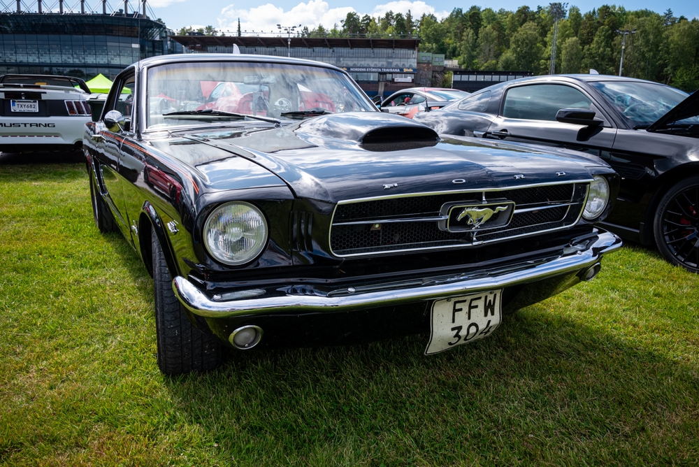 Black Ford Mustang retro classic  (1964½)