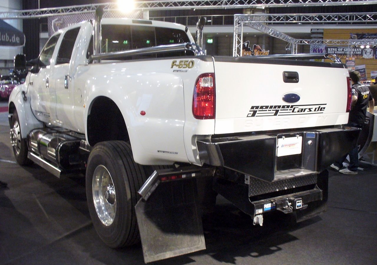 Ford F-650 Super Duty Heck