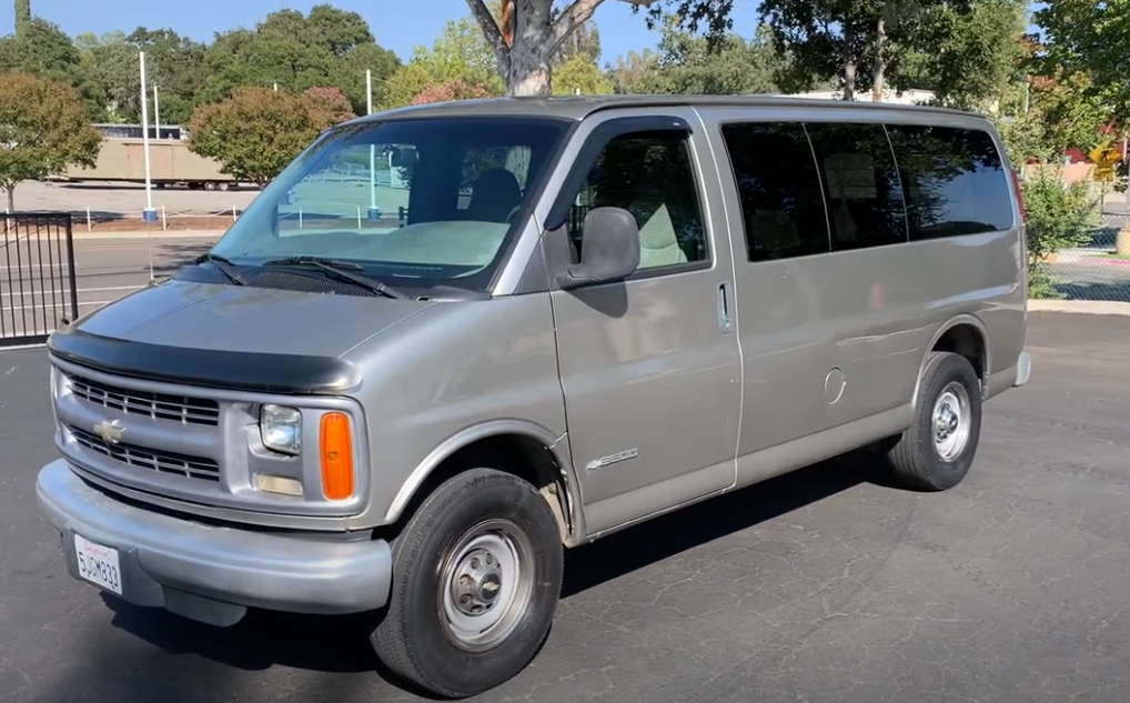 Screenshot of the You Tube video 2001 Chevy 3500 Express Van