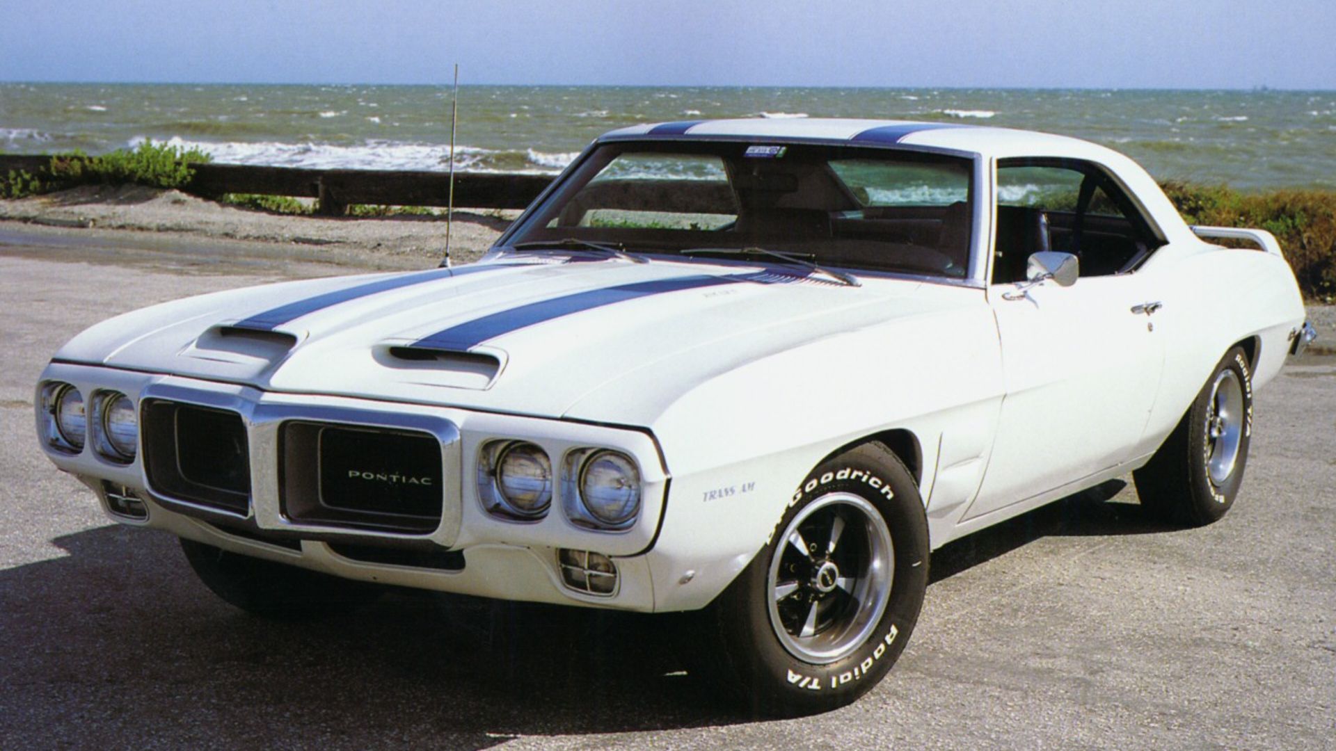 File:1969 Pontiac Firebird Trans Am Polar White Frt Qtr.jpg
