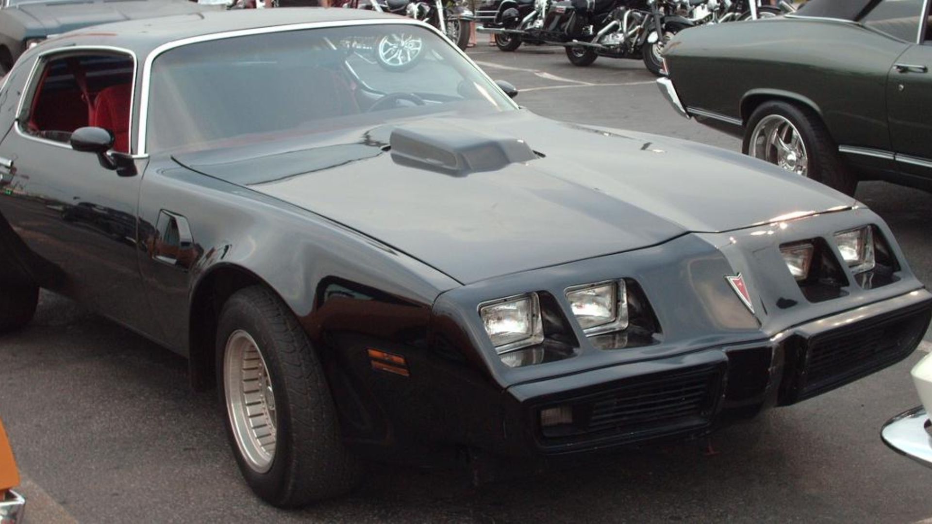 File:'70-'81 Pontiac Firebird.jpg