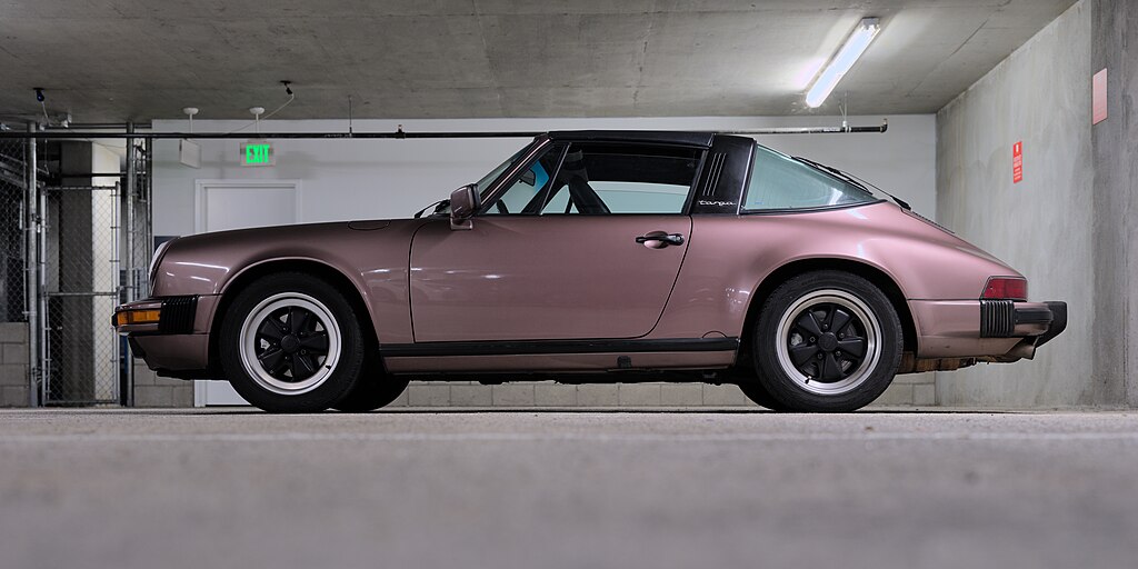 Porsche 911 Targa Pink 