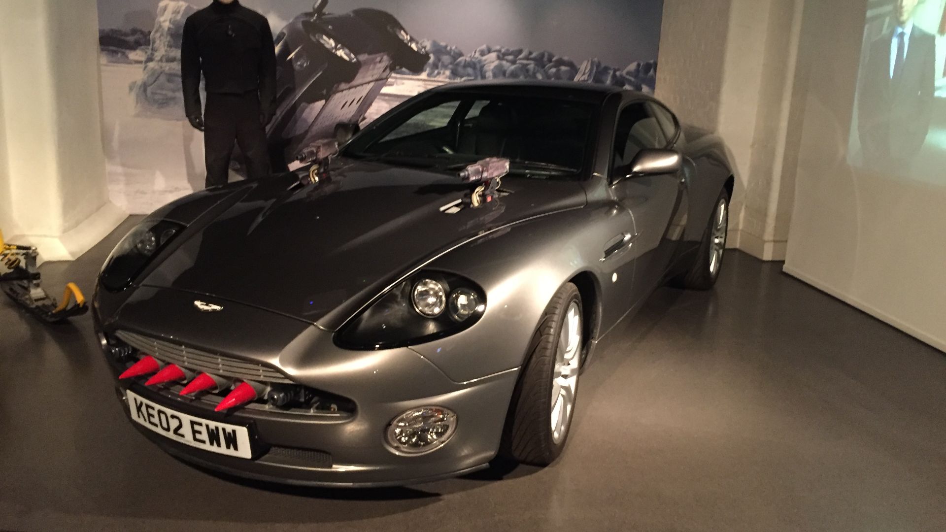 File:Bond in Motion London Film3.jpg