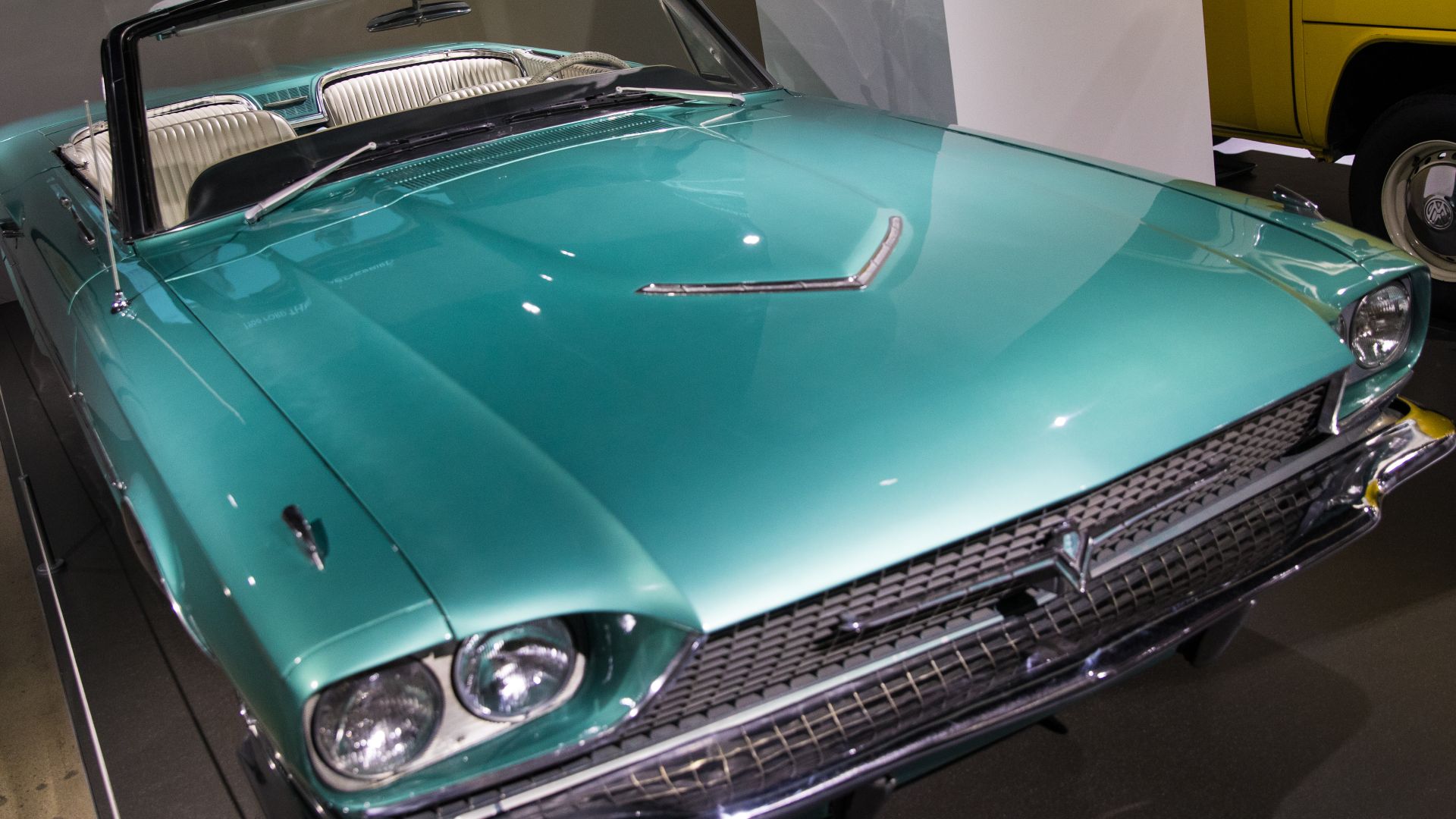 File:1966 Ford Thunderbird from Thelma & Louise (38255864485).jpg