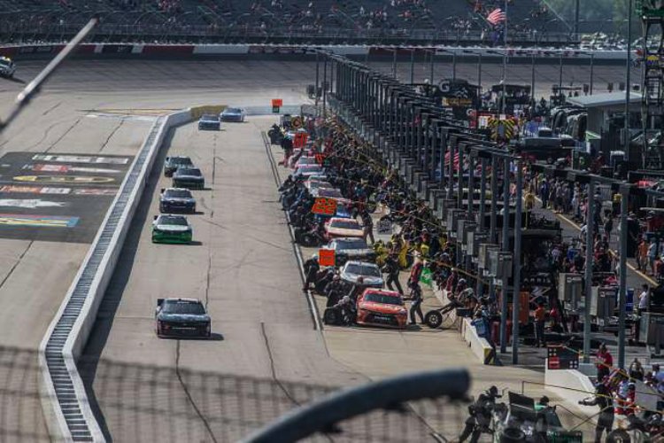 The pit area during the Bojangles' Southern 500