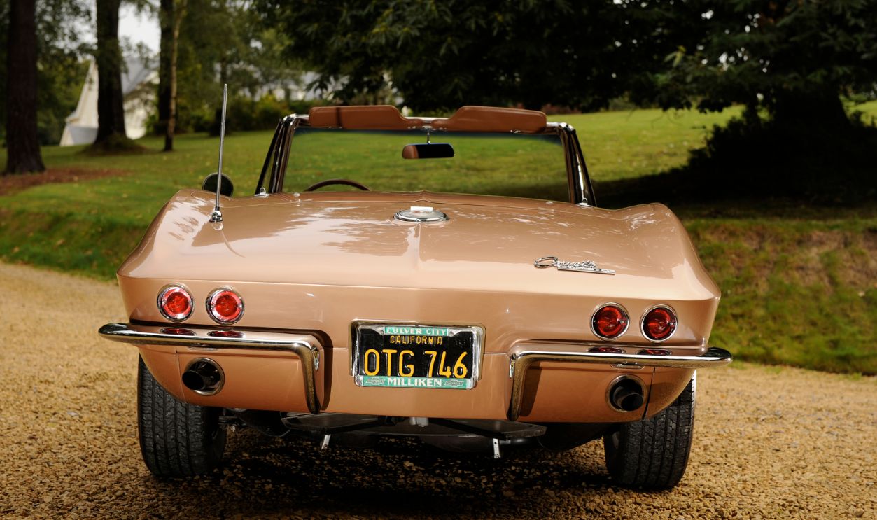 Chevrolet Corvette Stingray convertible 1964. By Simon Clay.