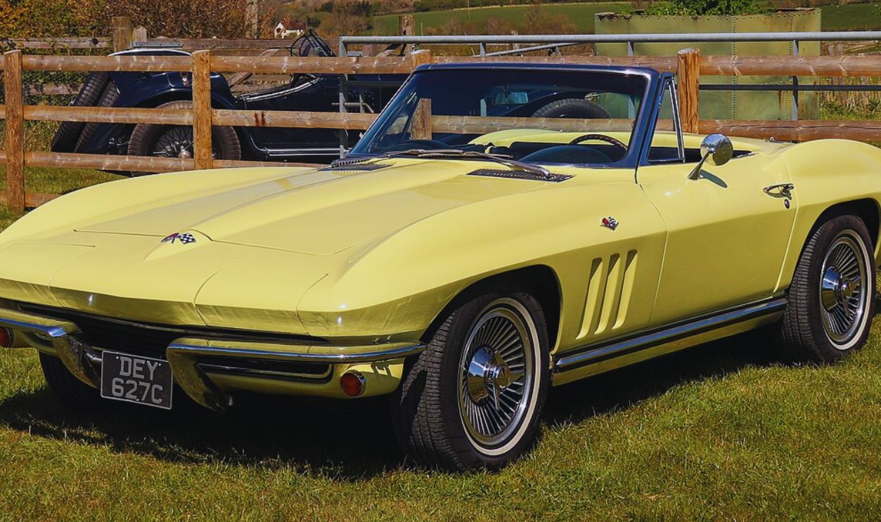 1965 Chevrolet Corvette Stingray (C2)