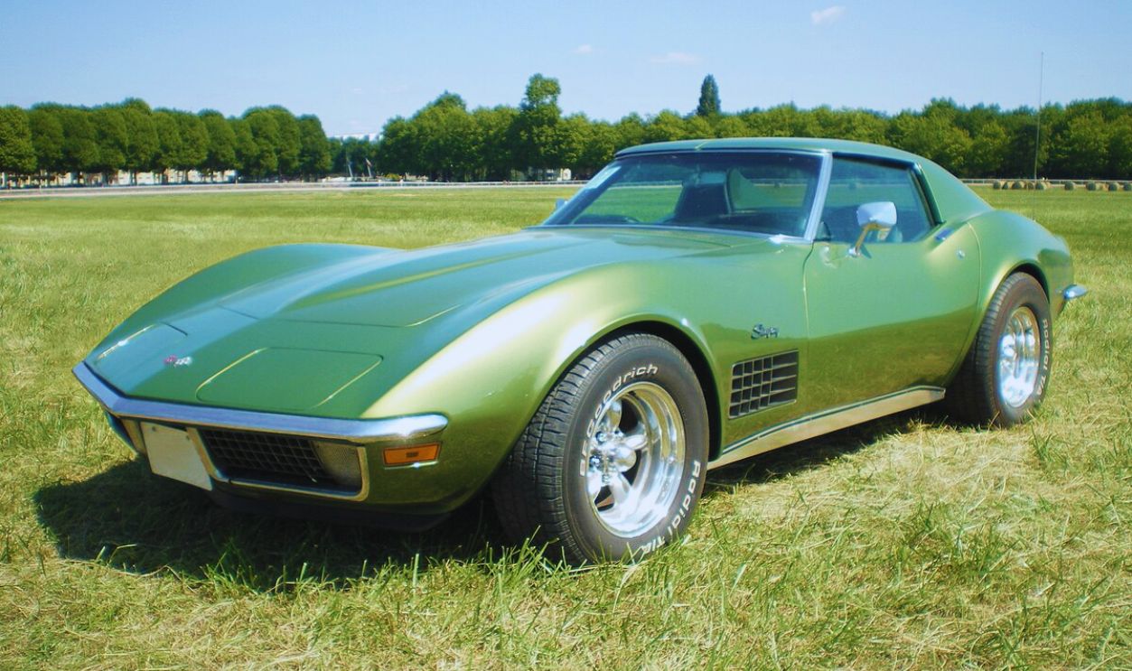 Chevrolet-Corvette-C3-Stingray-verte-av