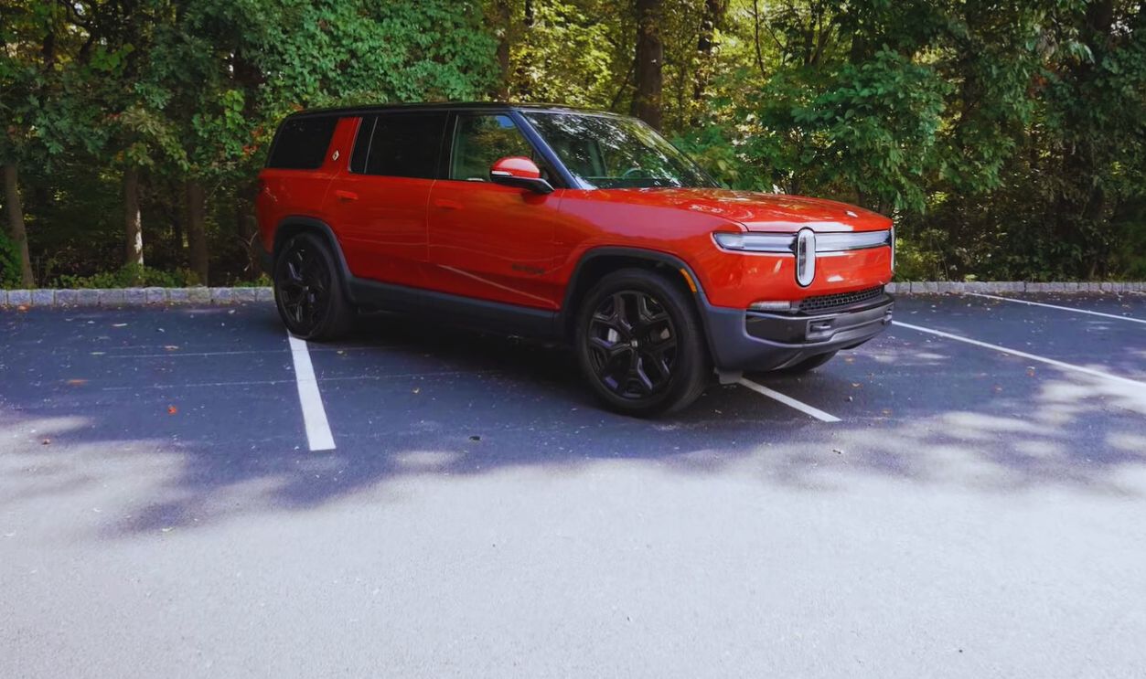 2025 Rivian R1S