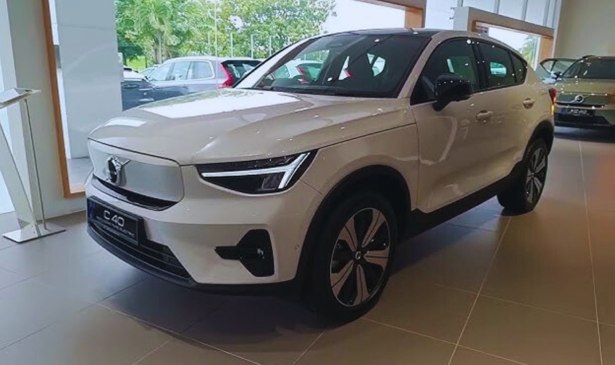 2025 Volvo C40 