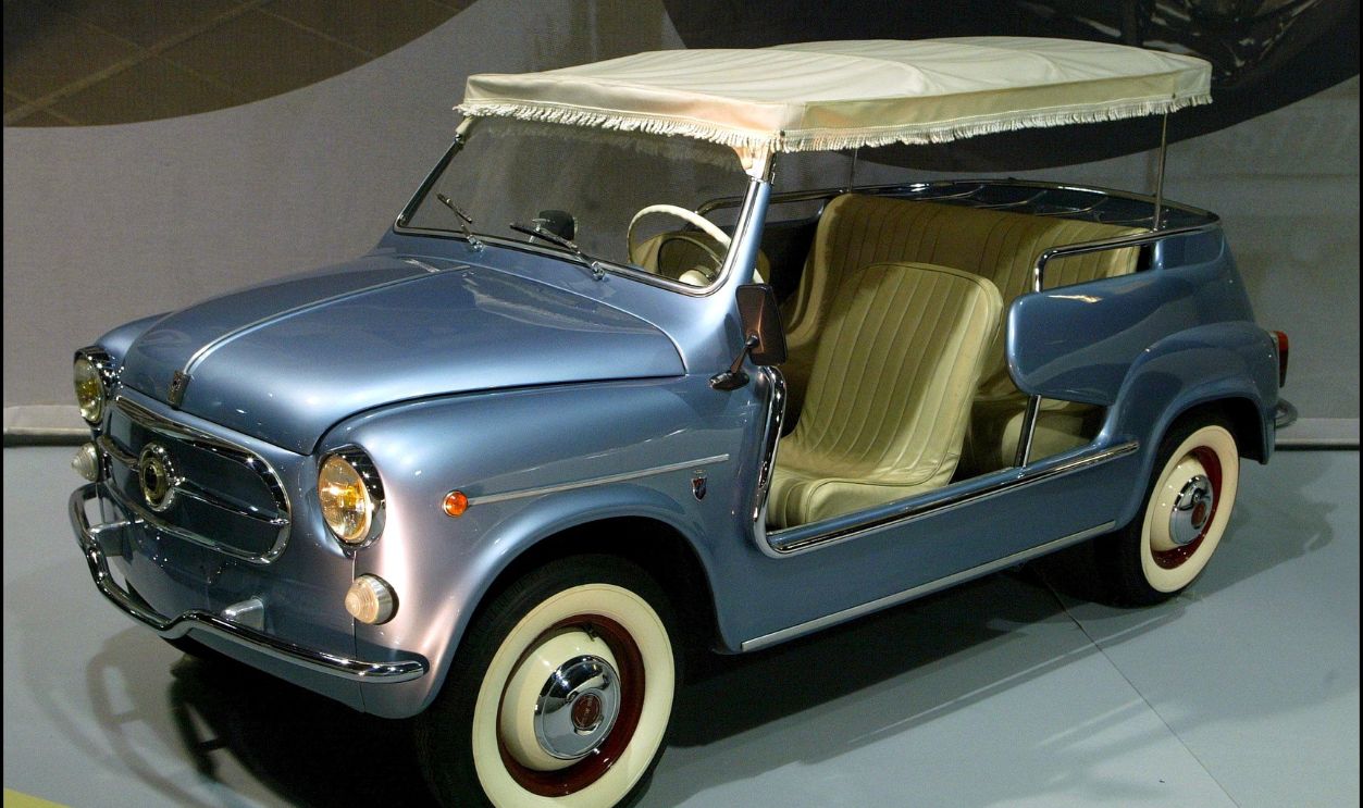 FRANCE - SEPTEMBER 26: Prince Rainier's car collection at the 2002 Paris auto show In Paris, France On September 26, 2002 - Fiat 600 by Ghia.