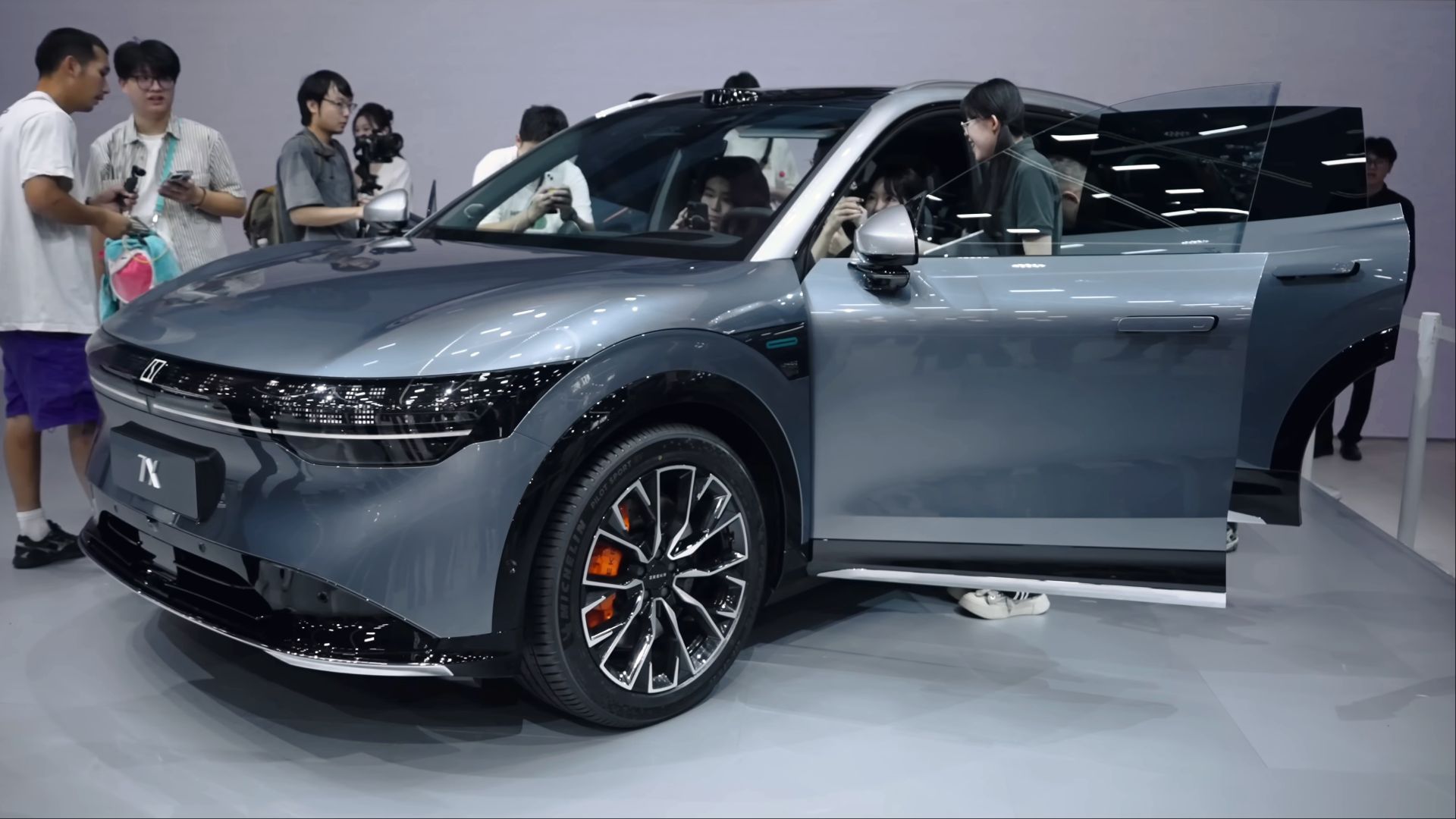 File:2024 Zeekr 7X front view.png