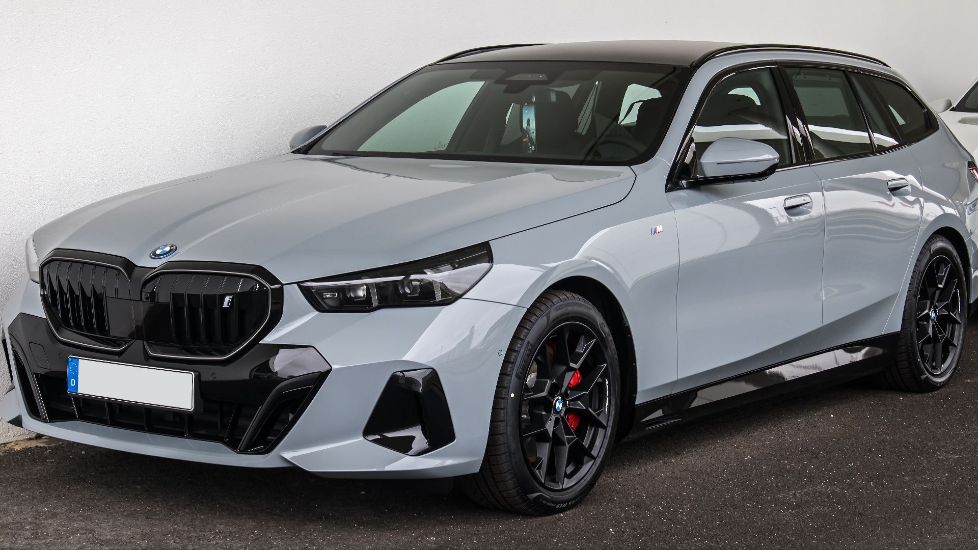 File:BMW i5 eDrive40 Touring M Sportpaket Pro (G61) – f 01032025.jpg