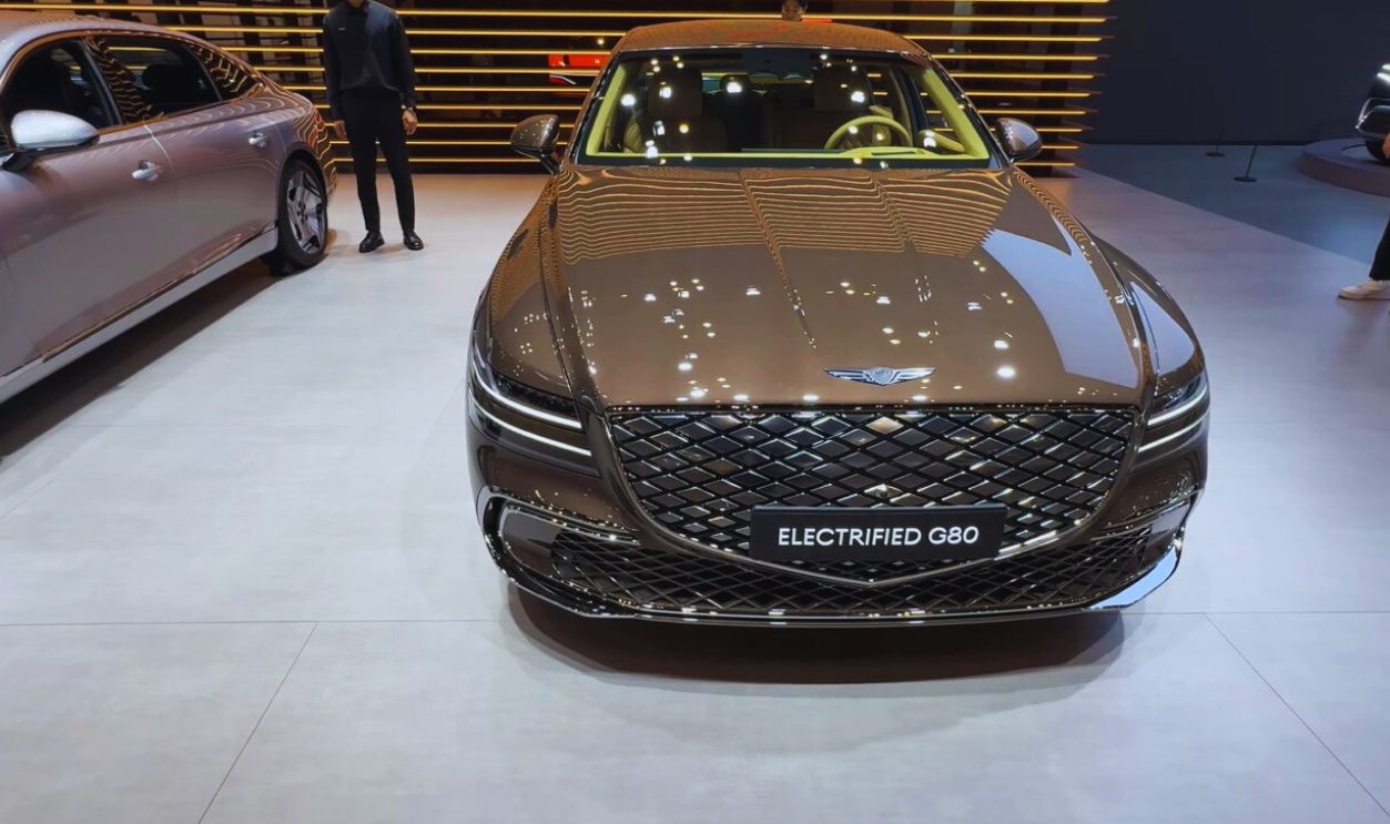 2025 Genesis Electrified G80