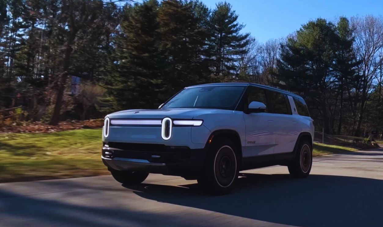  2025 Rivian R1S
